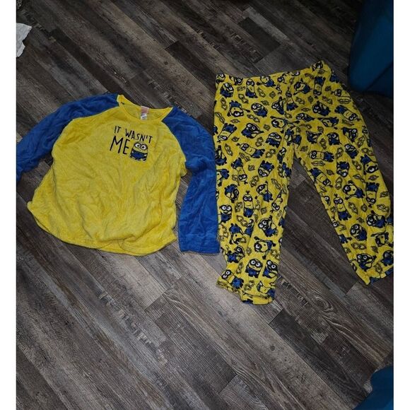 Minions Pajama Set Fuzzy Yellow Blue Sleepwear Loungewear Outfit - Picture 1 of 1